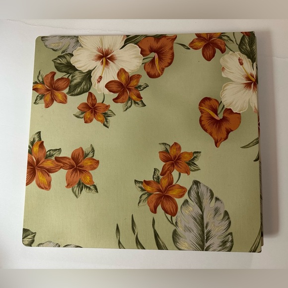 Hawaiian Motif Fabric Covered Scrapbook with 50 clear page covers - Picture 1 of 9